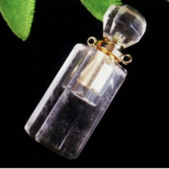 New Crystal Quartz Essential Oils Pendant. - Picture 2 of 4